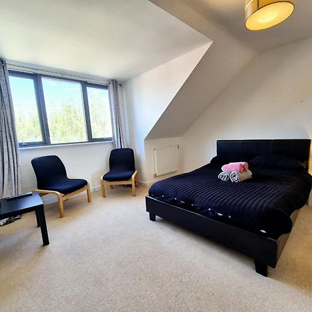 Explore London: 2 Bedroom House In Wood Green Экстерьер фото