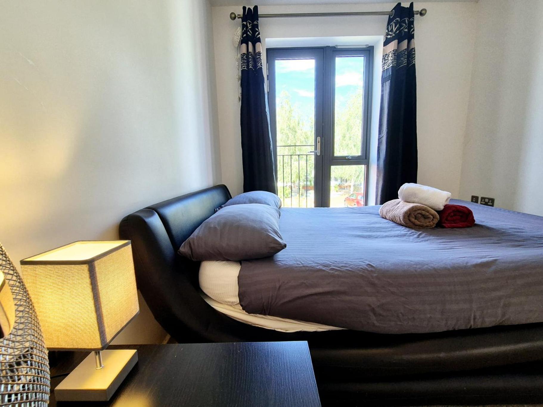 Explore London: 2 Bedroom House In Wood Green Экстерьер фото